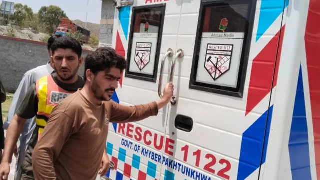 Acidente grave de ônibus no Paquistão provoca dezenas de mortes