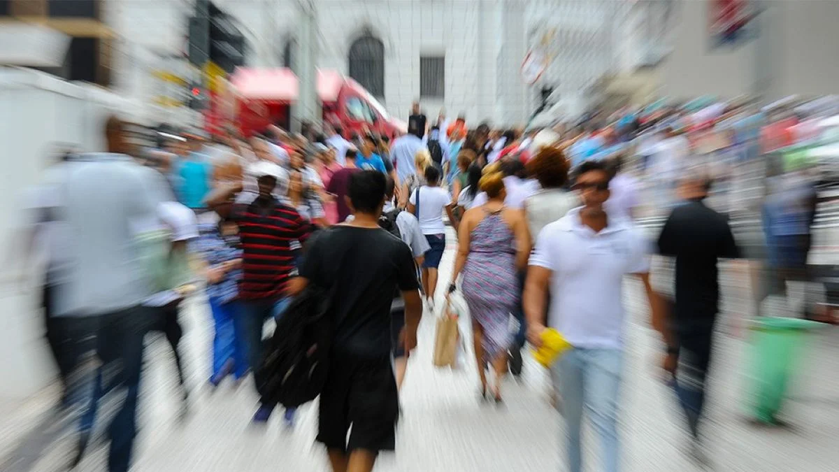 População do Brasil chega a 214 milhões em 2026, aponta IBGE
