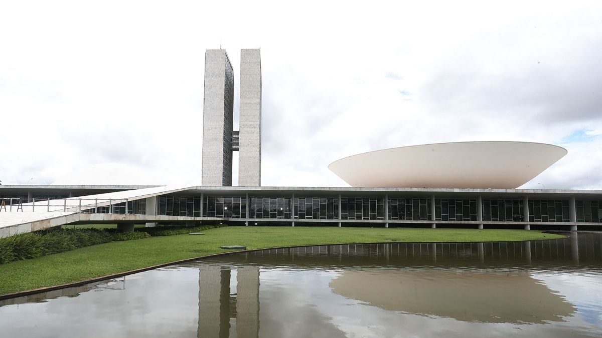 Mais de 80% dos deputados federais do Paraná vão tentar reeleição