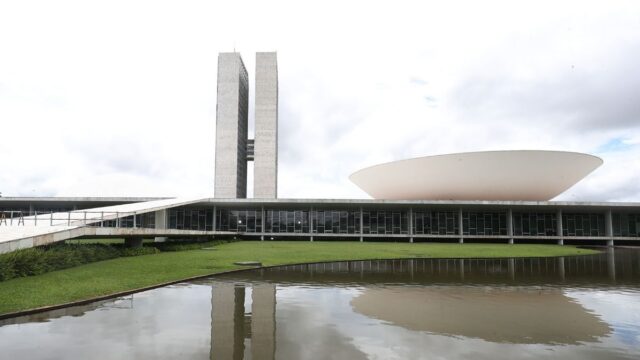 Mais de 80% dos deputados federais do Paraná disputarão reeleição em 2026