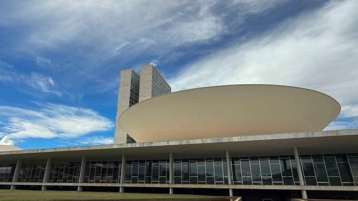 Congresso decide fim da escala 6×1 e taxas nas compras online