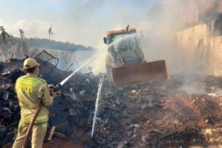 Casa de idosos pega fogo e é destruída em Sarandi