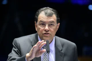 Braga lidera corrida para o Senado no Amazonas; segundo lugar está empatado