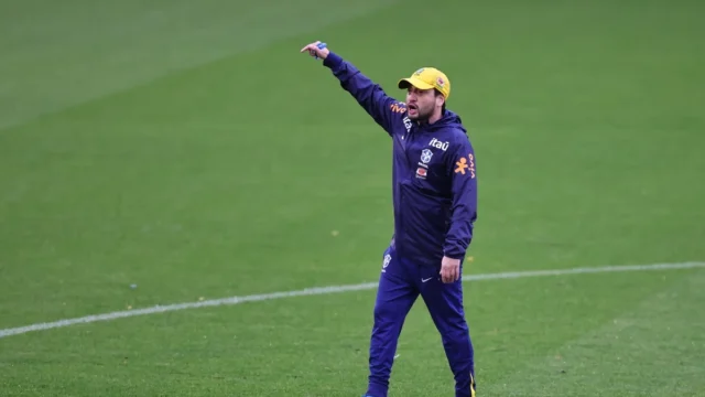 Arthur Elias avalia locais onde Brasil jogará na Copa do Mundo Feminina