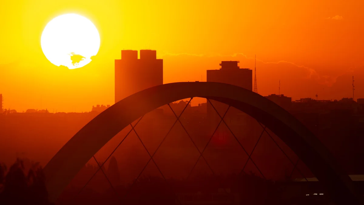 Calor intenso pode elevar temperatura a 43ºC em partes do Brasil