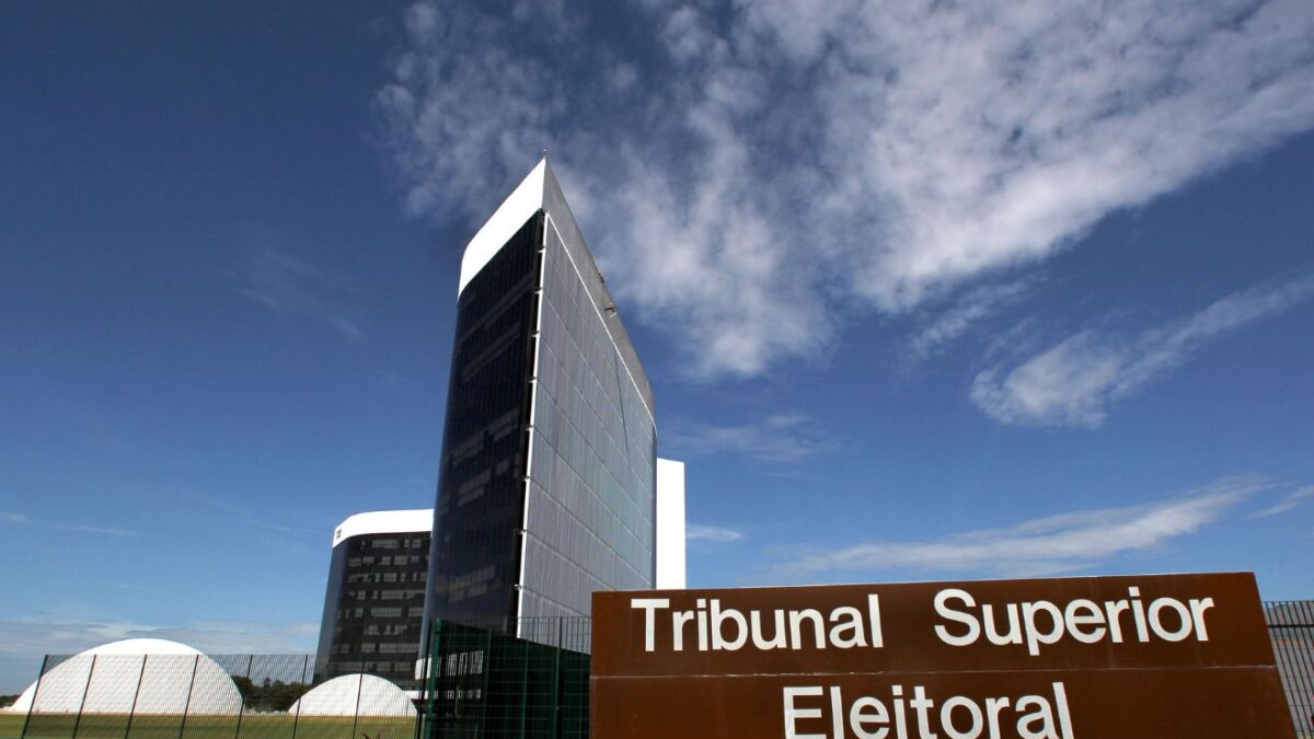 TSE recebe mais de cem denúncias por propaganda irregular no Paraná em quatro dias