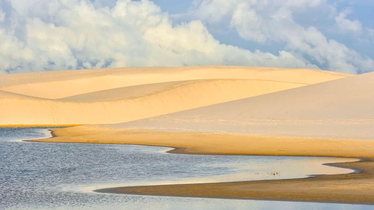 Lençóis Maranhenses vistos do espaço parecem deserto de água