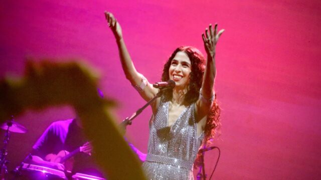 Marisa Monte anima segunda noite do Cine Lido com show especial em Curitiba