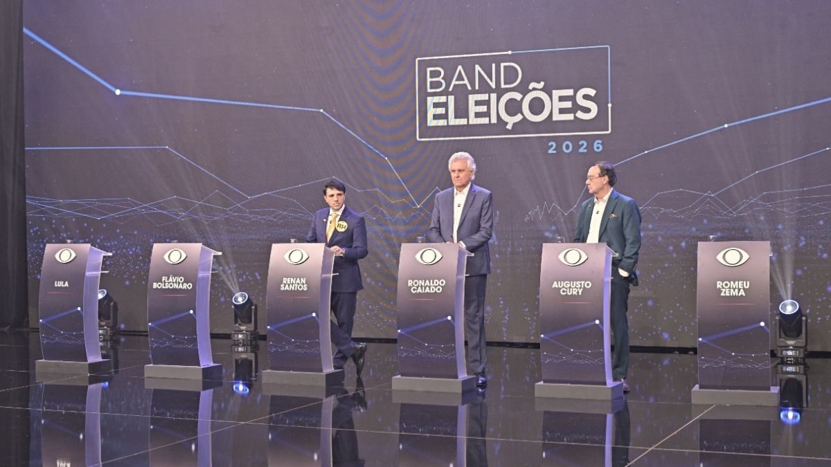 Primeiro debate presidencial tem ataques e ausências de Lula, Flávio e Zema