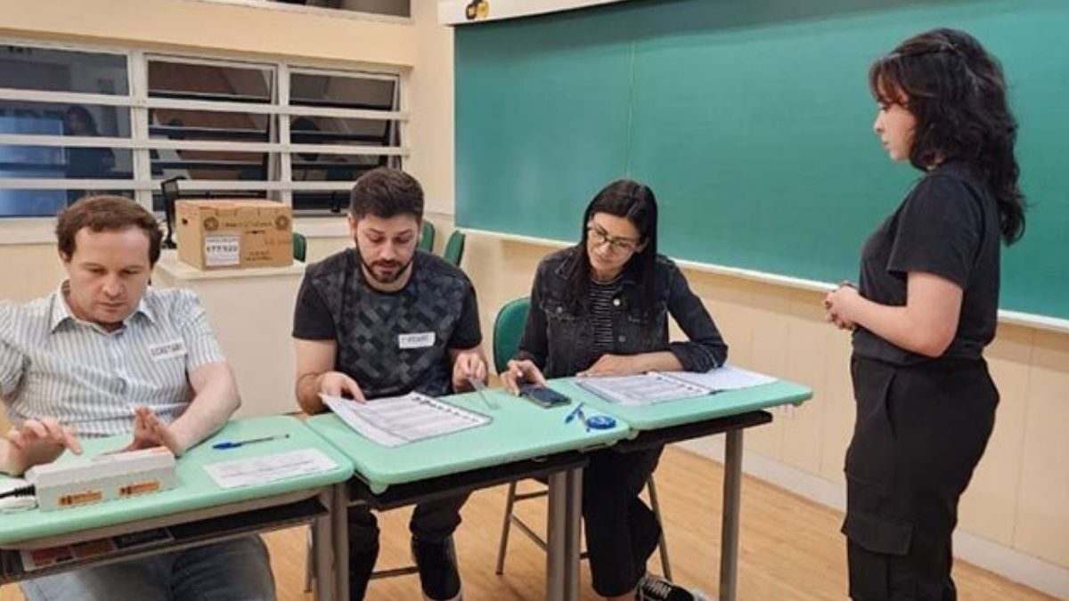TRE-PR começa capacitação de mesários para eleições de 2026