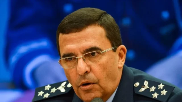 Ex-comandante da FAB revela temor de golpe e conflito entre tropas