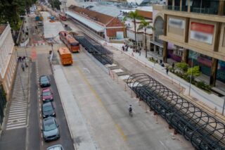 Novo calçadão substitui pista na Avenida Sete de Setembro em Curitiba