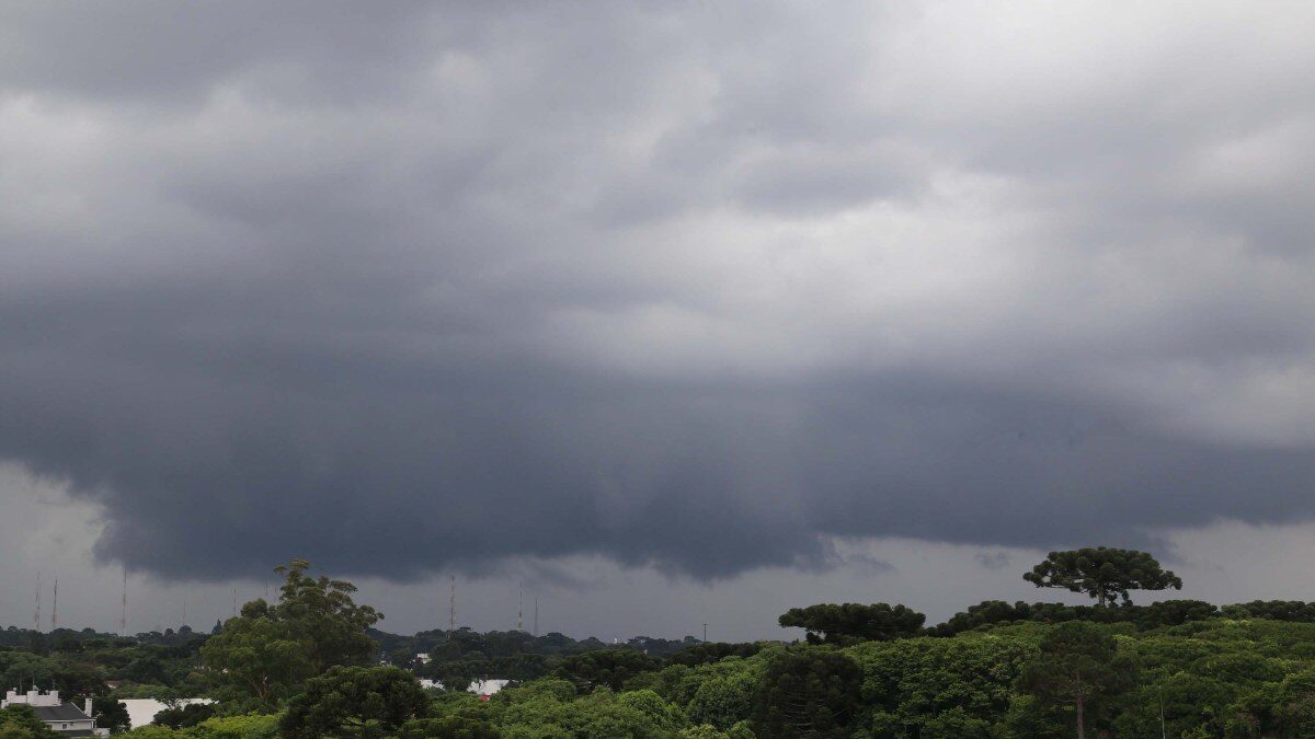 Tempestade no Paraná: risco de granizo e chuvas fortes nos próximos dias