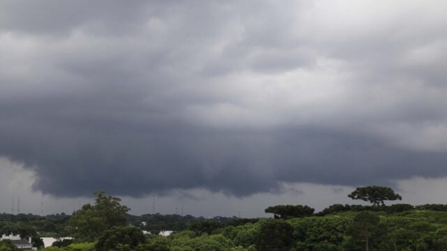 Tempestade no Paraná: risco de granizo e chuvas fortes nos próximos dias