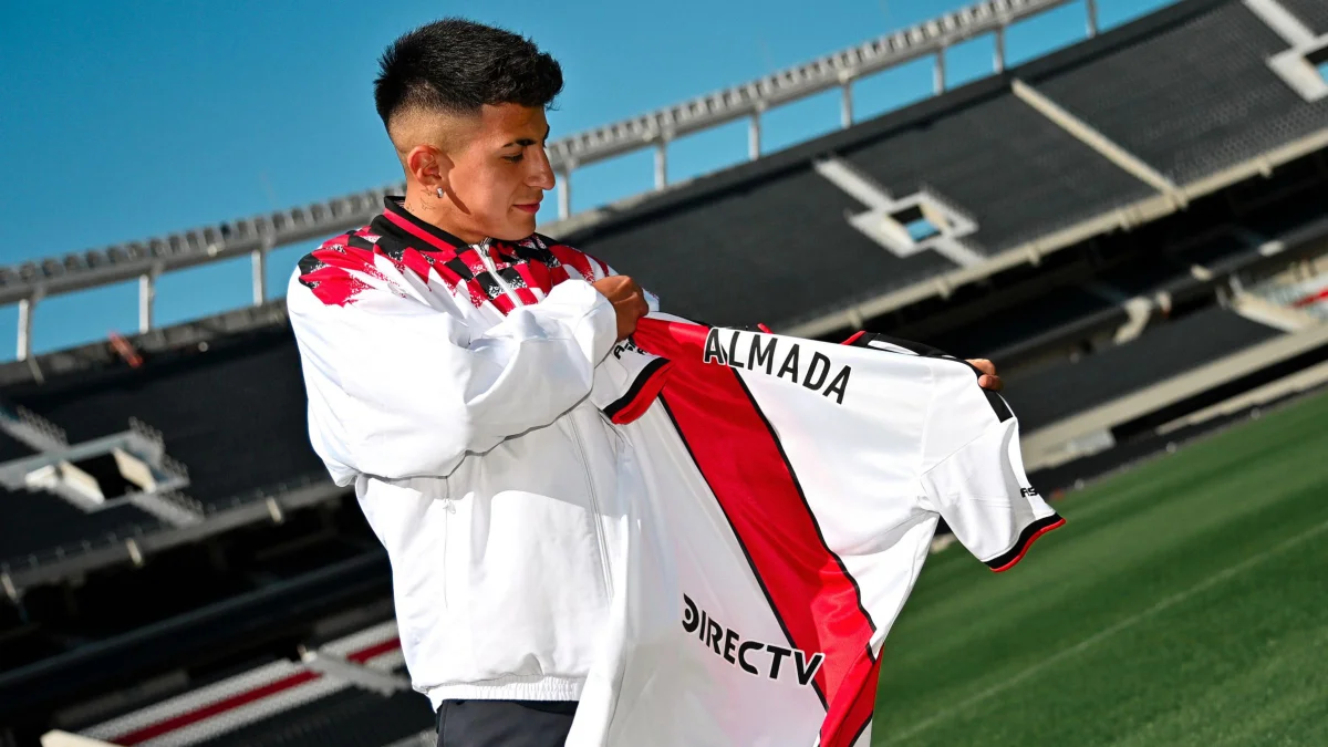 Flamengo reclama de Almada após apresentação no River Plate