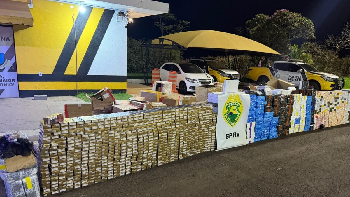 Caminhão frigorífico é parado na PR-445 com carga irregular
