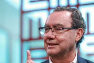 Cury avança nas pesquisas e alcança terceiro lugar com apoio digital