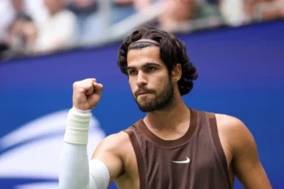 Alcaraz vence na estreia do US Open após lesão de 4 meses
