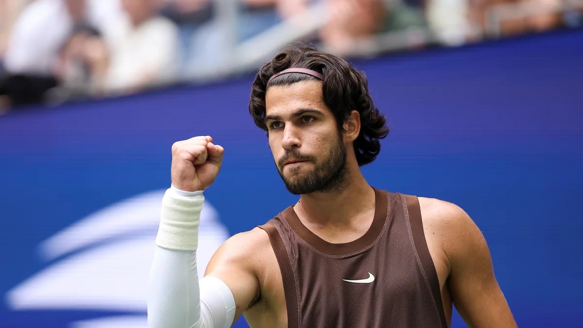 Alcaraz vence na estreia do US Open após lesão de 4 meses