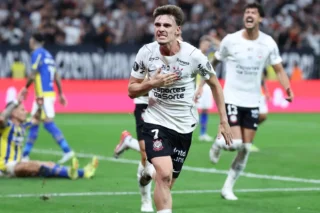 Corinthians vence Rosario no fim e avança na Libertadores