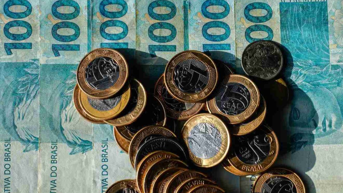 Orçamento 2027 estima superávit e reajuste do salário mínimo