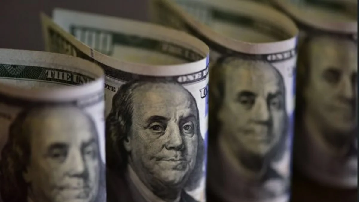 Dólar sobe com petróleo acima de 90 dólares e nova ameaça de Trump ao Irã