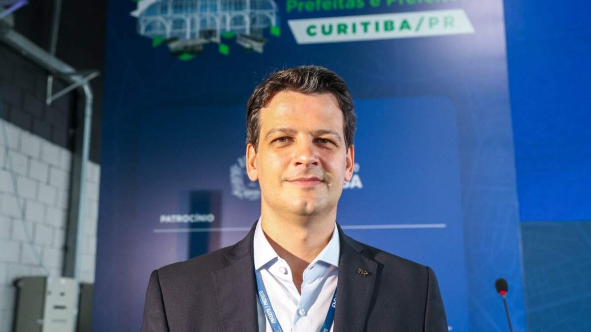 Prefeito Eduardo Pimentel une equipes da prefeitura para campanhas eleitorais