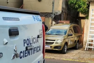 Homem é preso suspeito de matar esposa encontrada pela mãe
