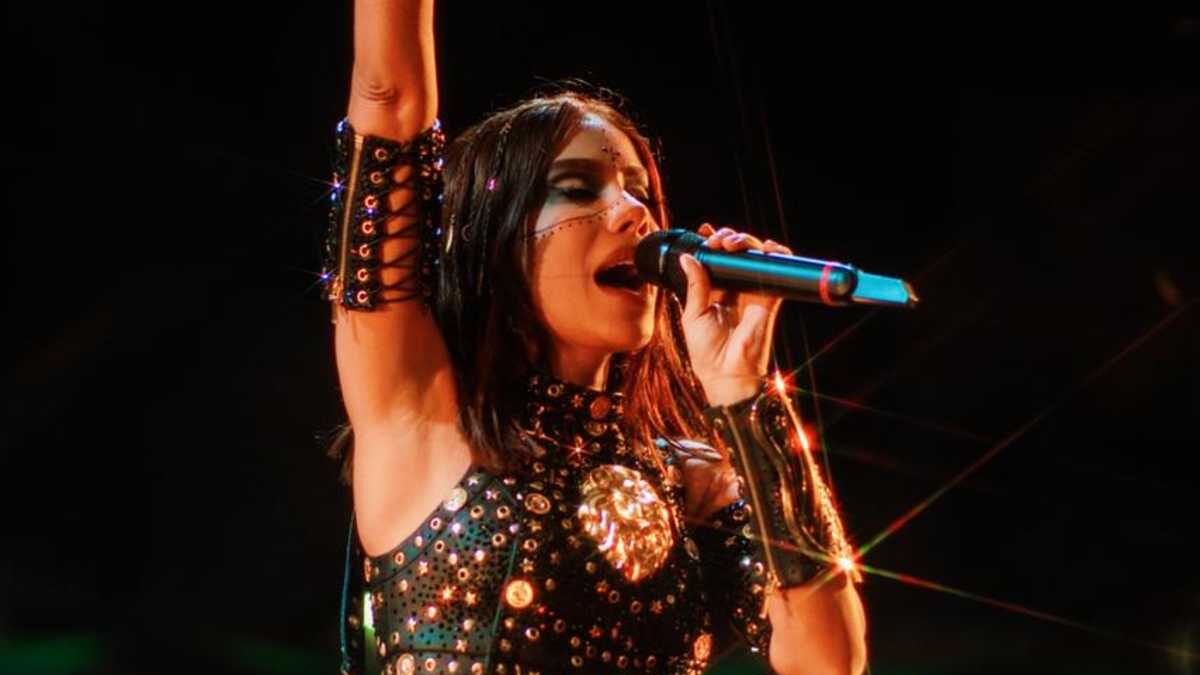 Anitta retorna a Curitiba com show especial de pré-Carnaval em 2027