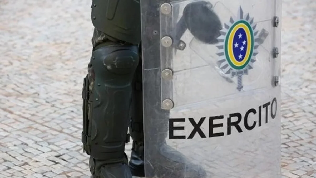 Tenente do Exército é condenado a 63 anos por entregar jovens a traficantes