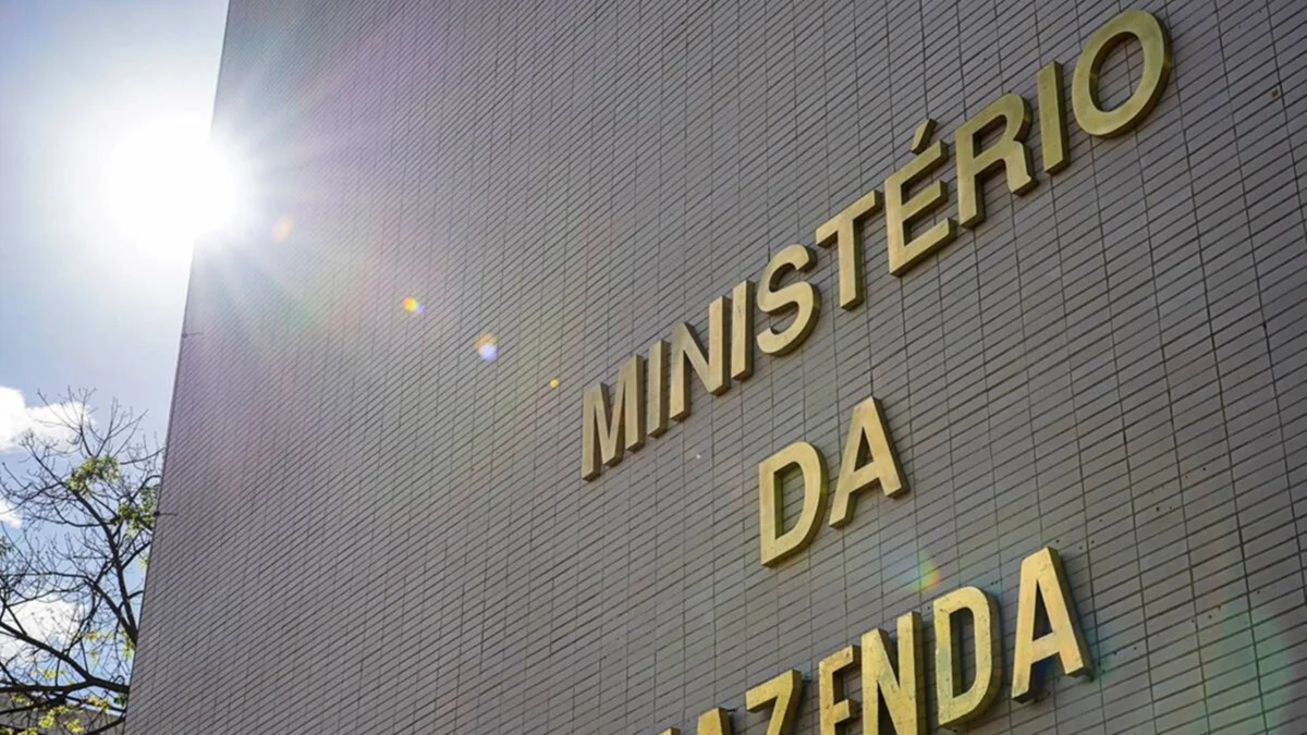 Governo prevê superávit de 18,6 bilhões no orçamento de 2027