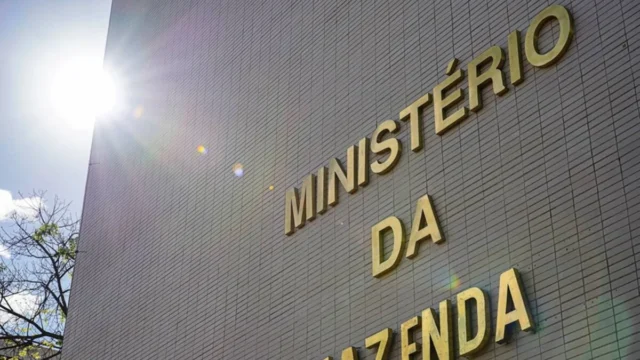 Governo prevê superávit de 73 bilhões para orçamento de 2027