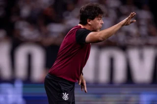 Corinthians escala time para jogo decisivo da Libertadores com Depay no banco