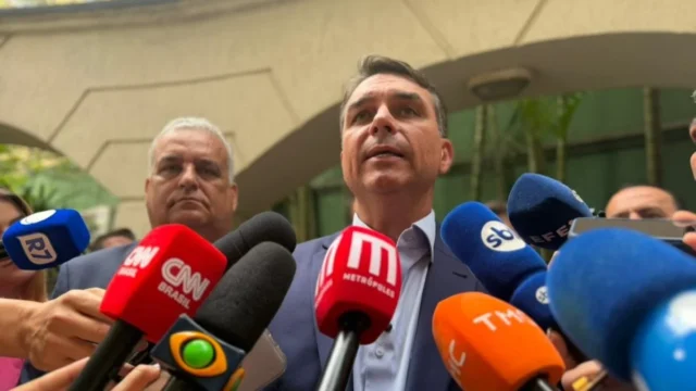 Flávio Bolsonaro propõe alternativa à PEC que acaba com escala 6×1