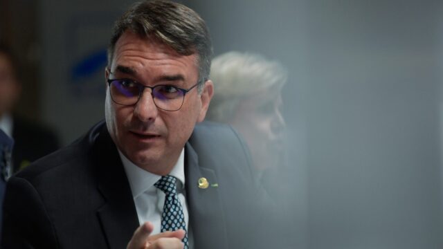 Judiciário teria pressionado partidos do Centrão contra candidatura de Flávio Bolsonaro
