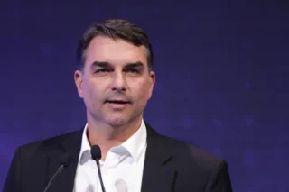 Flávio Bolsonaro garante que EUA não vão intervir no Brasil