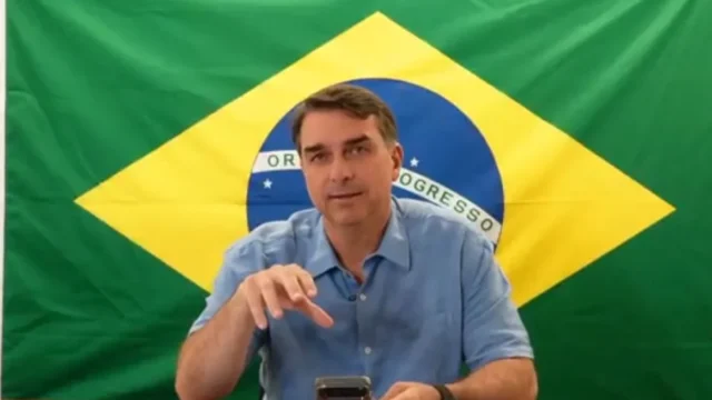 MP Eleitoral aprova registro de Flávio Bolsonaro para presidente