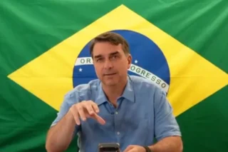 Flávio Bolsonaro se diz isolado perante críticas de aliados da direita