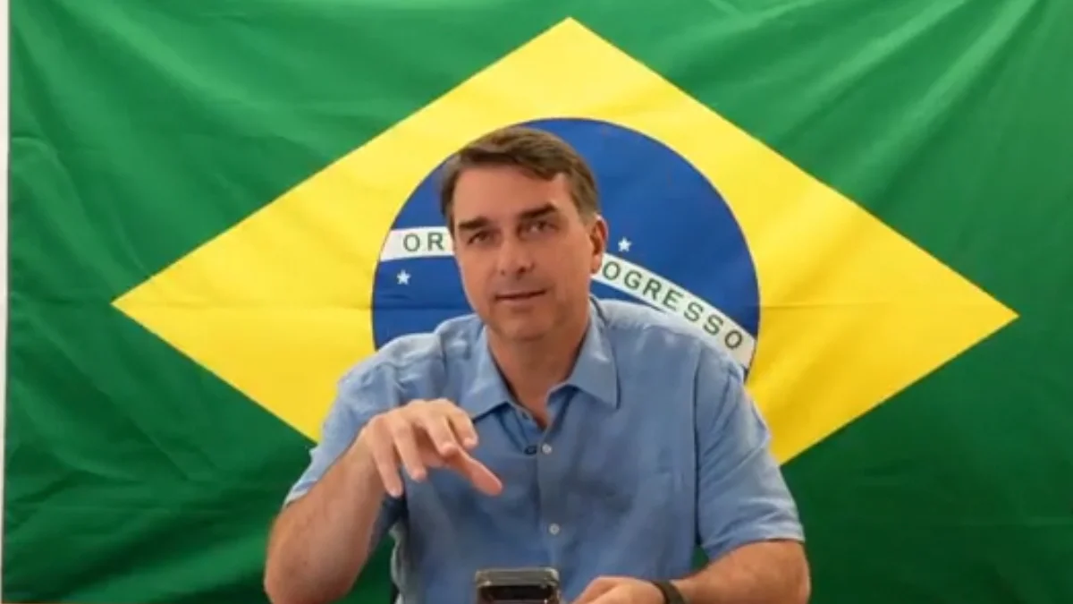 Flávio Bolsonaro se diz isolado perante críticas de aliados da direita