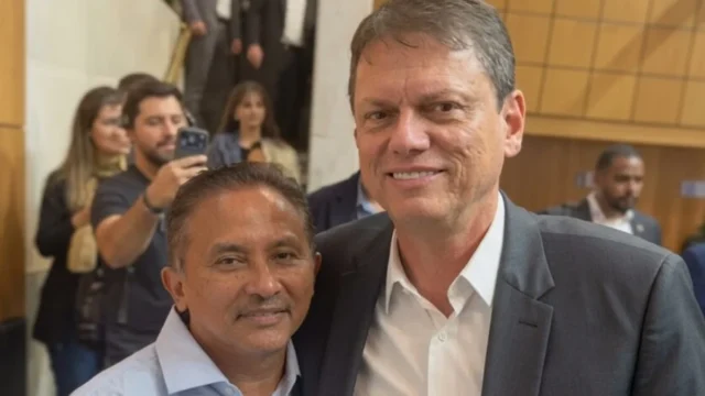Manoel Gomes erra ao marcar Tarcísio do Acordeon em apoio político