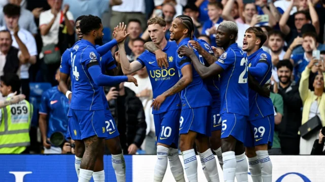 Chelsea vence Brighton na estreia de Dibu Martínez