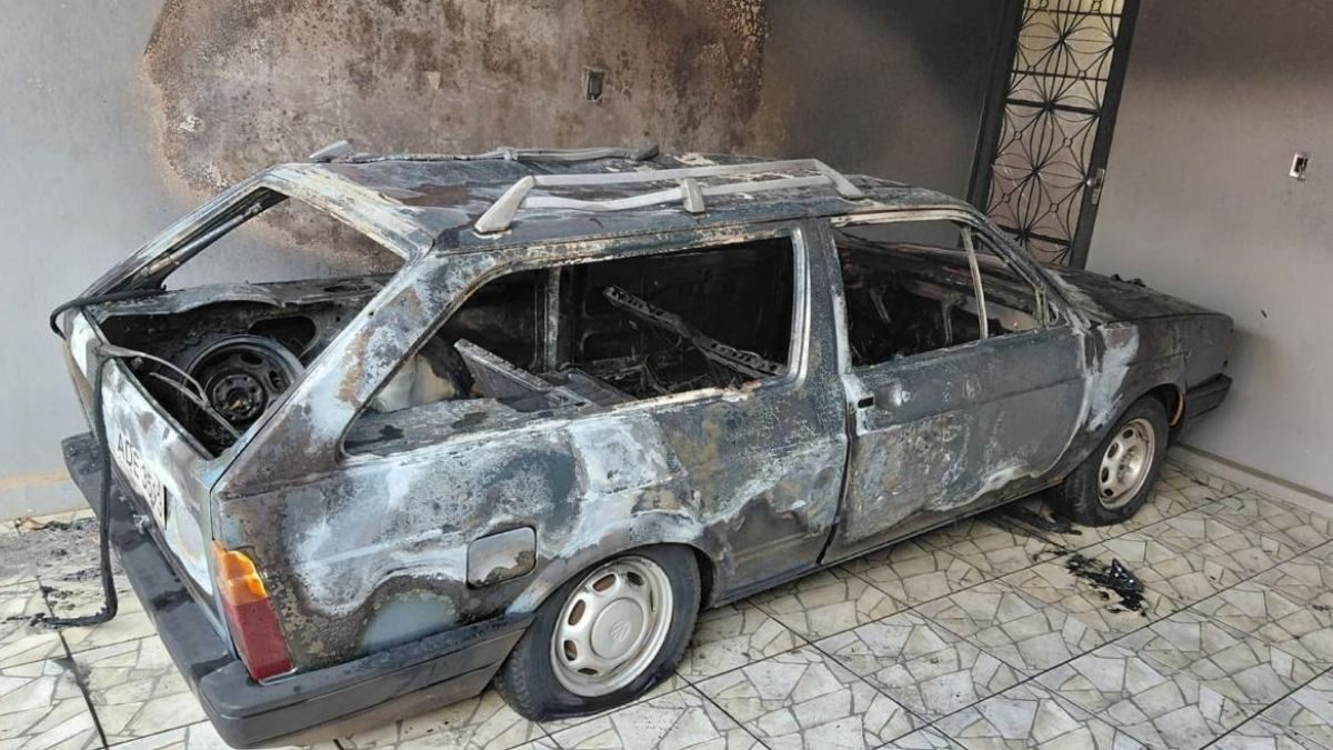 Homem é preso após atacar família e queimar carro em Cambará