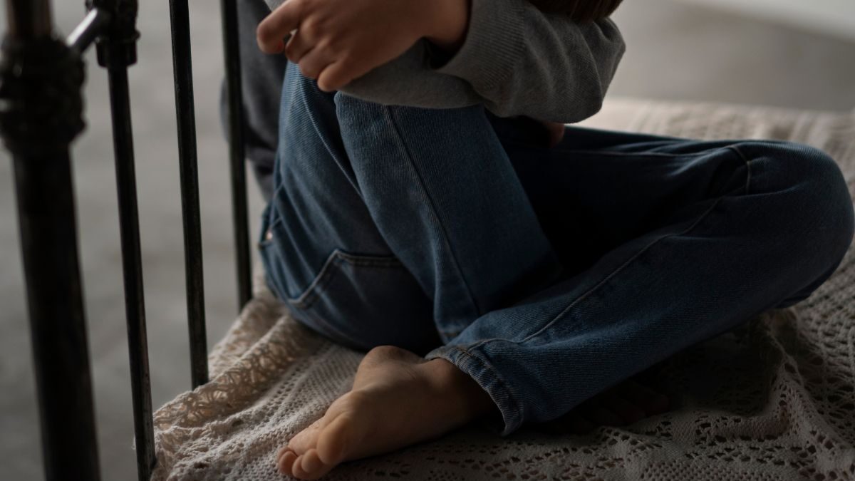 Homem é detido por armazenar material ilegal com crianças em Maringá