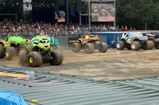 Monster Trucks gigantes agitam Curitiba na Pedreira Paulo Leminski
