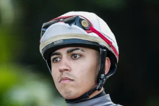 Jóquei Leandro Henrique está em estado grave após queda do cavalo