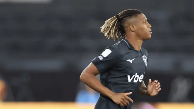Botafogo enfrenta Athletico-PR com quatro desfalques importantes