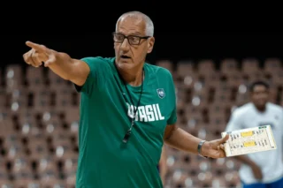 Petrovic anuncia jogadores do Brasil para jogo em Brasília