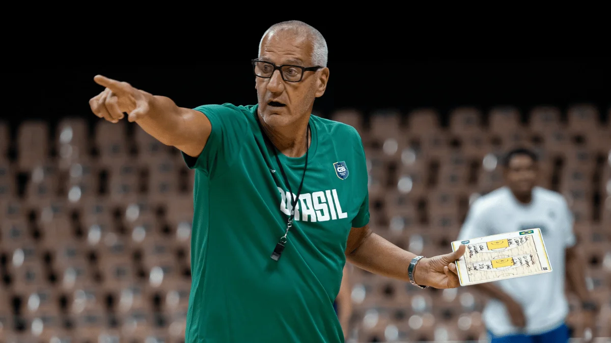 Petrovic anuncia jogadores do Brasil para jogo em Brasília