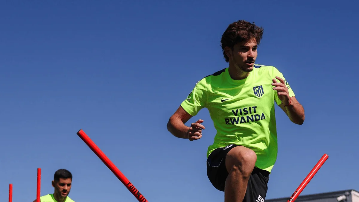 Julián Álvarez volta a treinar com o Atlético de Madrid