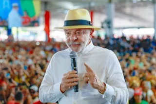 Lula pede voto para aliados e destaca mudança no Congresso